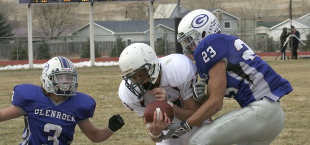 Lederer jump ball part 2. Photo by Jonathan Van Dyke, Pinedale Roundup.