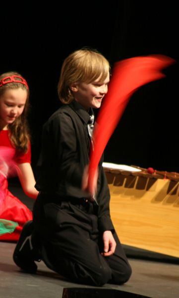 Scarf Dancers. Photo by Pam McCulloch, Pinedale Online.