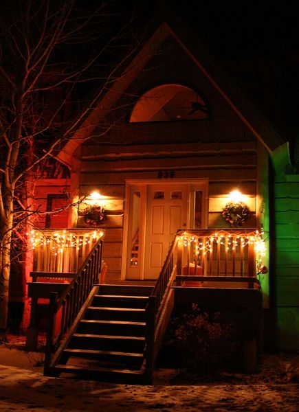 Welcoming Porch. Photo by Dawn Ballou, Pinedale Online.