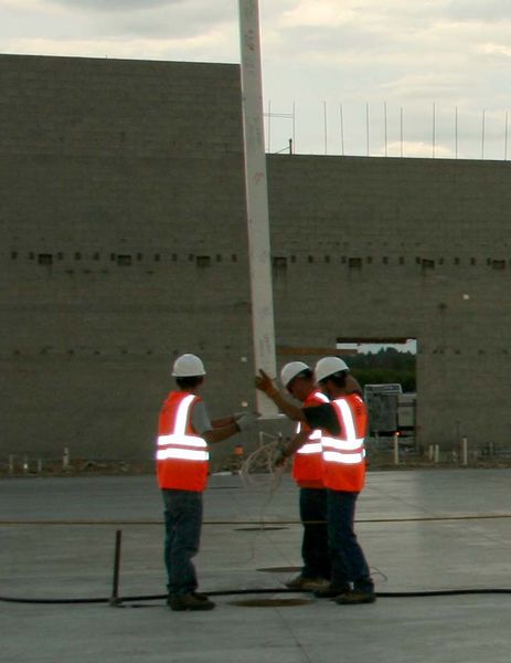 Placing Column. Photo by Dawn Ballou, Pinedale Online.