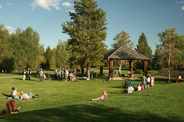 Park Music. Photo by Dawn Ballou, Pinedale Online.