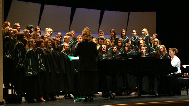 PHS Choir. Photo by Pam McCulloch, Pinedale Online.