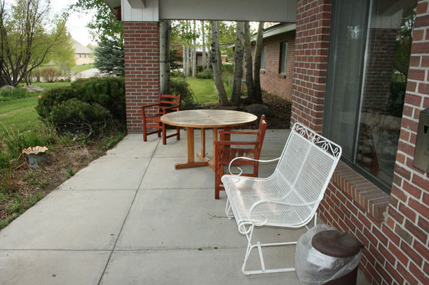 Outside Patio. Photo by Dawn Ballou, Pinedale Online.