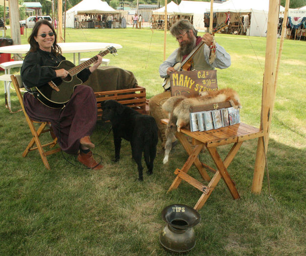 Many Strings. Photo by Dawn Ballou, Pinedale Online.