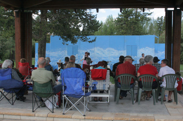 Crowd. Photo by Tim Ruland, Pinedale Fine Arts Council.