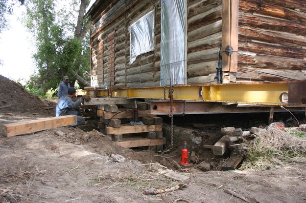 Jacking up the house. Photo by Clint Gilchrist, Pinedale Online.