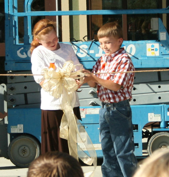 Ribbon Cutting. Photo by Dawn Ballou, Pinedale Online.