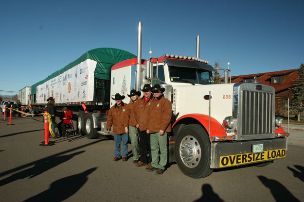 Entourage. Photo by Dawn Ballou, Pinedale Online.