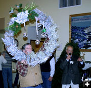 Shell wreath. Photo by Dawn Ballou, Pinedale Online.