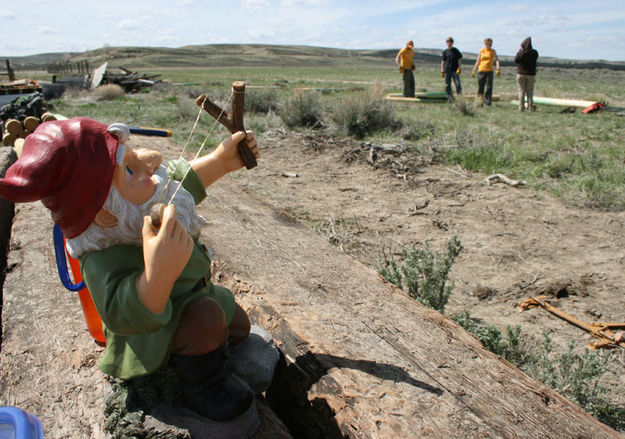 In his sites. Photo by Dawn Ballou, Pinedale Online.