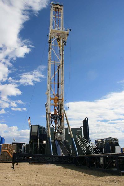 Drill rig. Photo by Dawn Ballou, Pinedale Online.