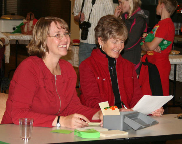 Angie and Sheryl. Photo by Dawn Ballou, Pinedale Online.