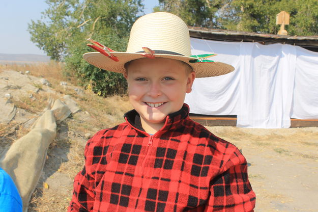 Hat attack. Photo by Dawn Ballou, Pinedale Online.