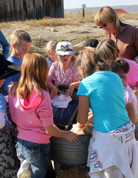 Learning about laundry. Photo by Clint Gilchrist, Pinedale Online.