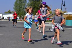 Running down a dream. Photo by Travis Pearson, Pinedale Roundup.