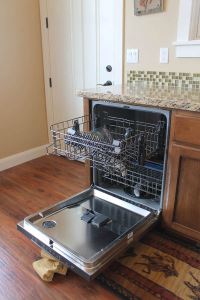 Dishwasher. Photo by Dawn Ballou, Pinedale Online.