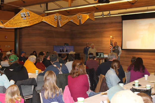 Welcome Mushers. Photo by Dawn Ballou, Pinedale Online.