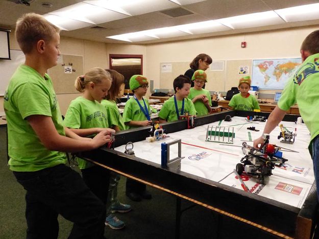 Robotics fun. Photo by Dawn Ballou, Pinedale Online.