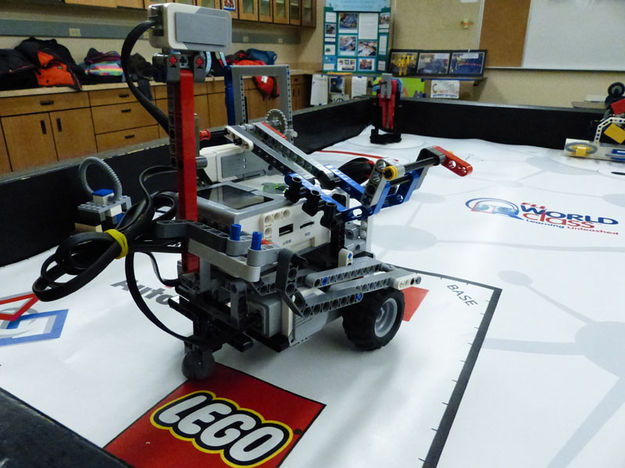 Lego Robot. Photo by Dawn Ballou, Pinedale Online.