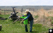 Throwing a rope. Photo by Pinedale Online.