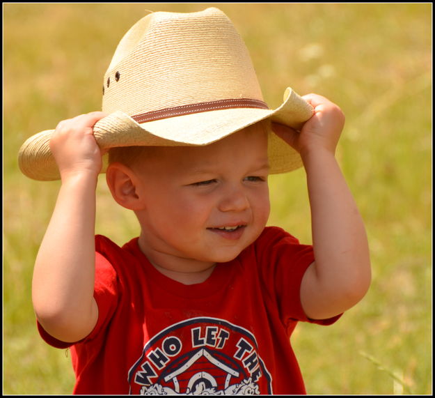 Workin' the new hat. Photo by Terry Allen.