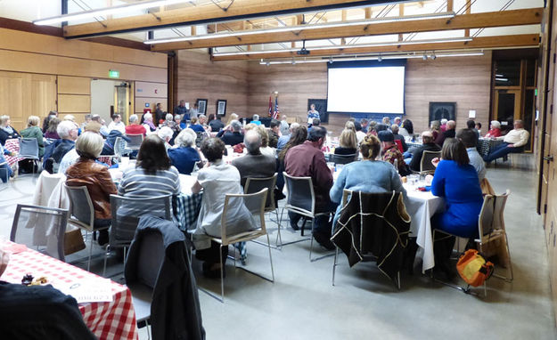 Big crowd. Photo by Dawn Ballou, Pinedale Online.