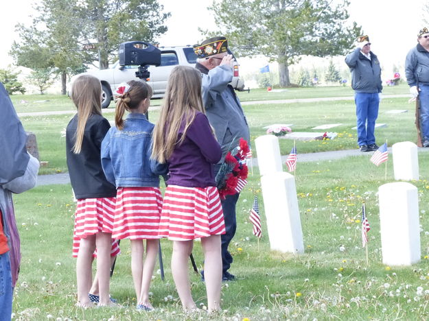 Pledge of Allegiance. Photo by Dawn Ballou, Pinedale Online.