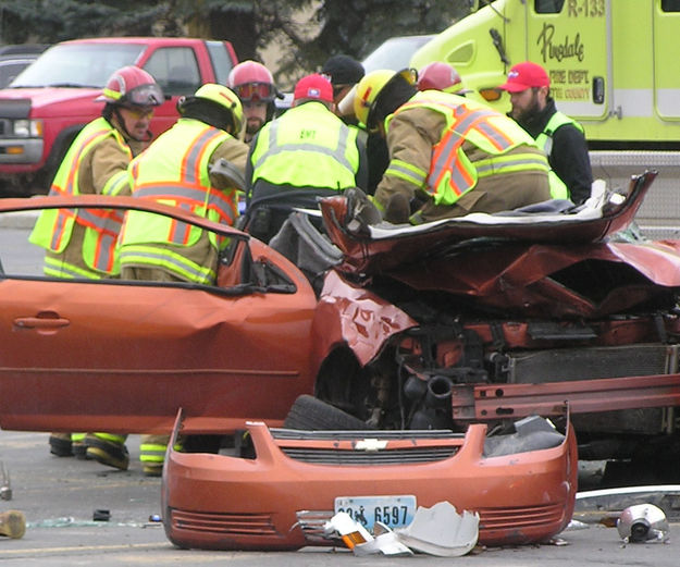 Jaws of Life cutting roof off. Photo by Bob Rule, KPIN 101.1FM Radio.