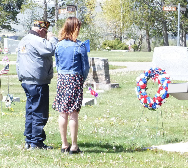 We salute you. Photo by Dawn Ballou, Pinedale Online.