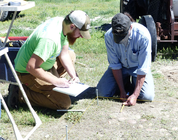 Measuring. Photo by Dawn Ballou, Pinedale Online.