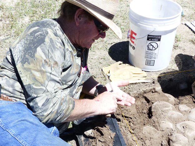 Finding a chip. Photo by Dawn Ballou, Pinedale Online.