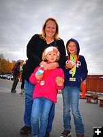 Waiting for Dad at the Finish. Photo by Terry Allen.