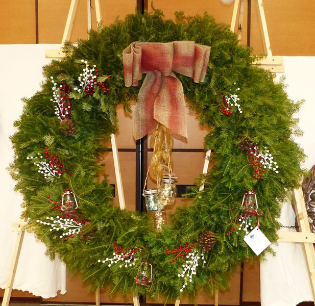 Dennis Trucking wreath. Photo by Dawn Ballou, Pinedale Online.