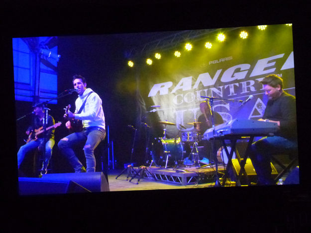 Jake Owen and band. Photo by Dawn Ballou, Pinedale Online.