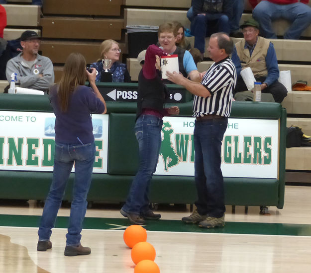 50-50 Raffle drawing. Photo by Dawn Ballou, Pinedale Online.