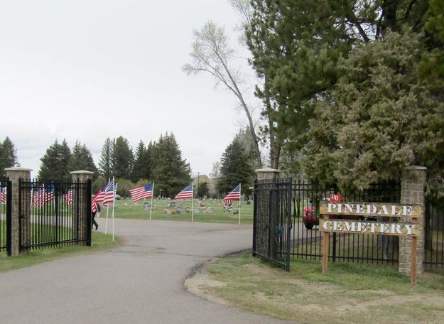 Pinedale Cemetery. Photo by Dawn Ballou, Pinedale Online.