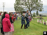 Laying wreath. Photo by Dawn Ballou, Pinedale Online.