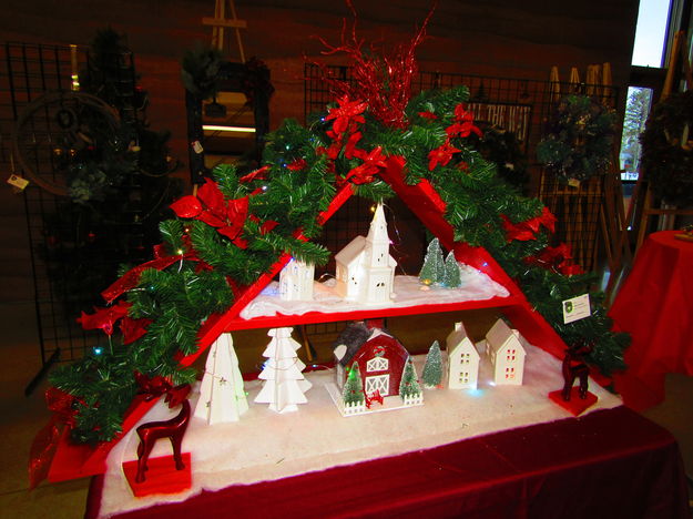 Village Centerpiece. Photo by Dawn Ballou, Pinedale Online.