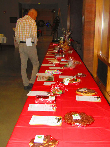 Silent Auction. Photo by Dawn Ballou, Pinedale Online.