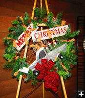 Spokes Wreath with Tin Truck. Photo by Dawn Ballou, Pinedale Online.