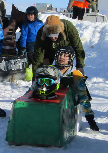 Ready for a push. Photo by Dawn Ballou, Pinedale Online.