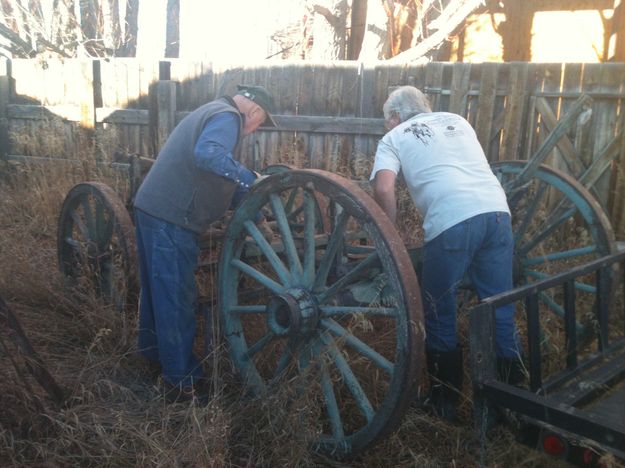 Scrounging parts. Photo by Dawn Ballou, Pinedale Online.