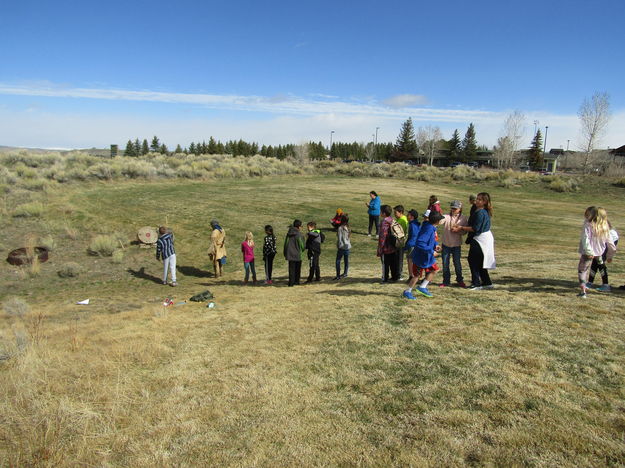 Throwing the tomahawk. Photo by Dawn Ballou, Pinedale Online!.