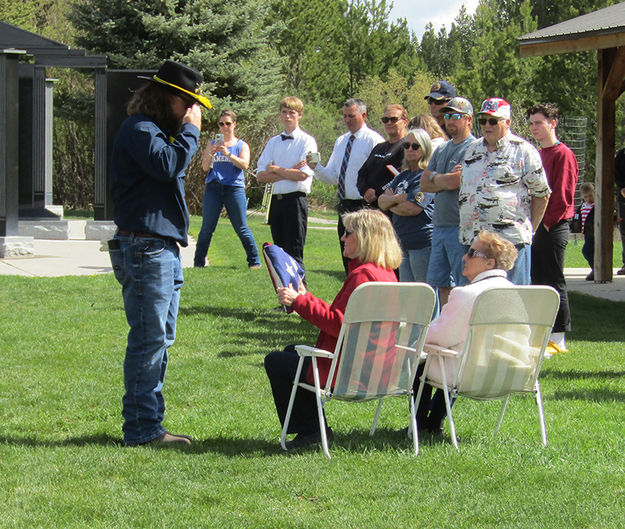 Salute. Photo by Dawn Ballou, Pinedale Online.